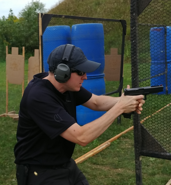 Pistol shooting instructor